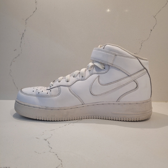 Nike Air Force 1 mids - Men's size 9.5US - Picture 4 of 9